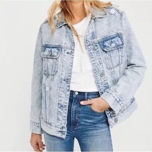 Abercrombie & Fitch Women’s Oversized Trucker Light Blue Denim Jacket Small